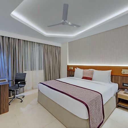 Hotel The Fern Residency Karād Extérieur photo