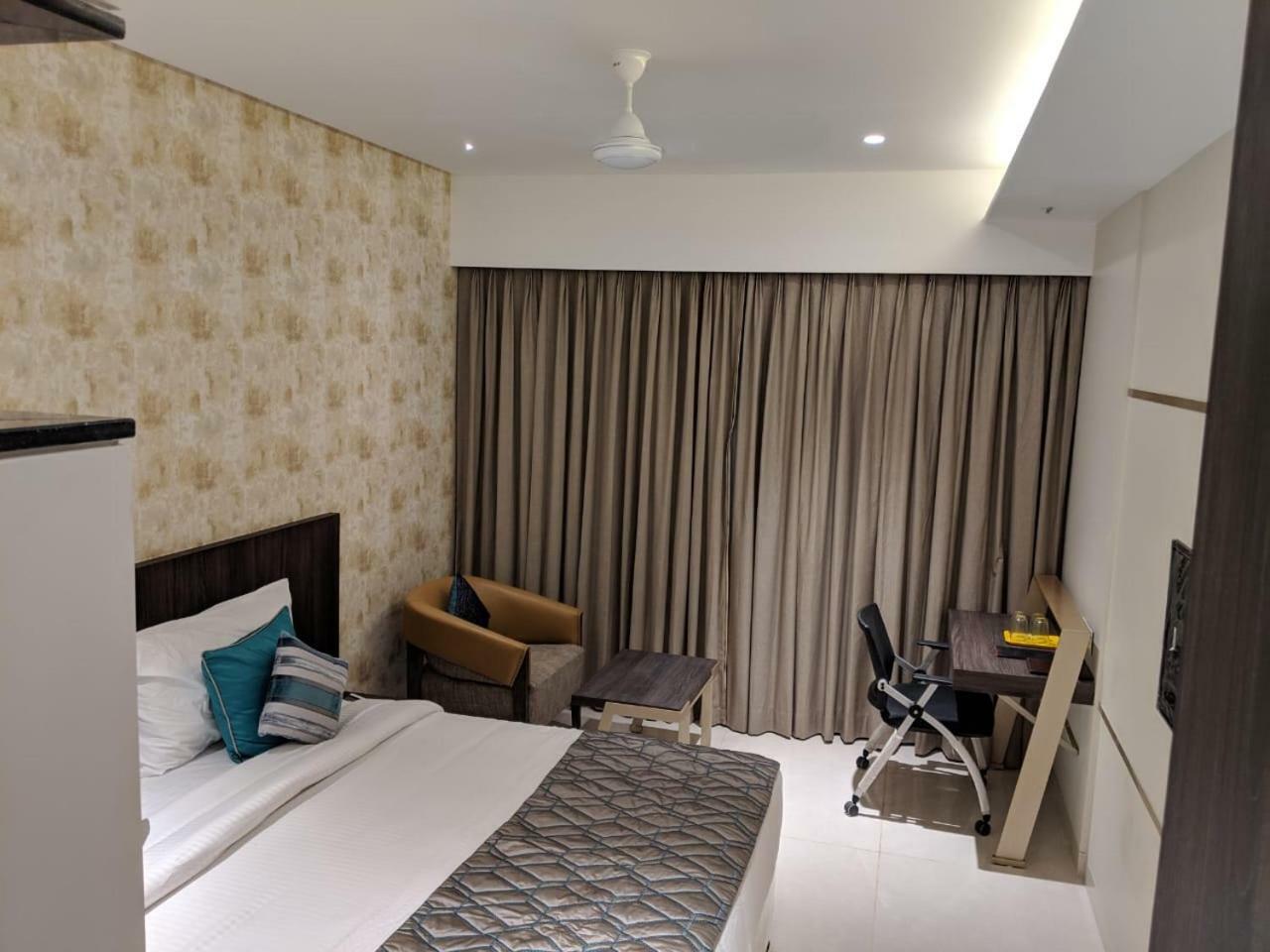 Hotel The Fern Residency Karād Extérieur photo