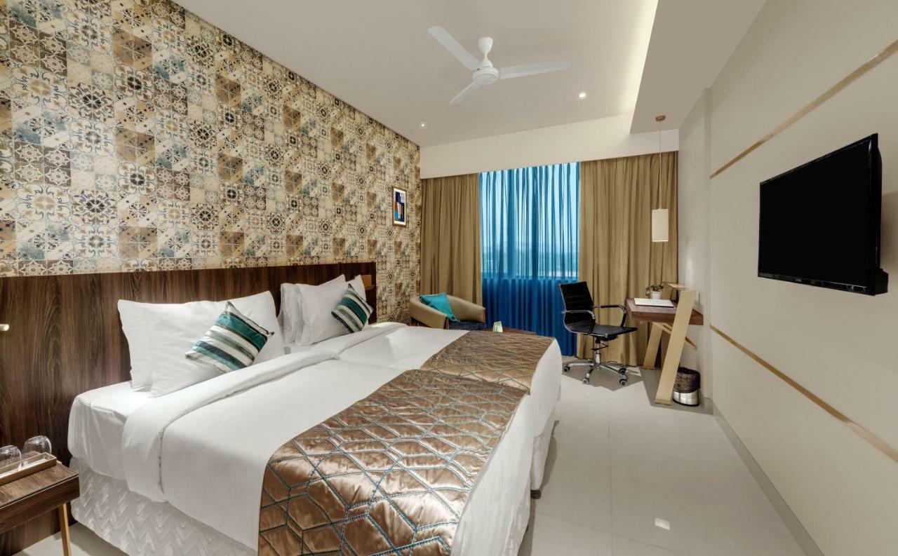 Hotel The Fern Residency Karād Extérieur photo
