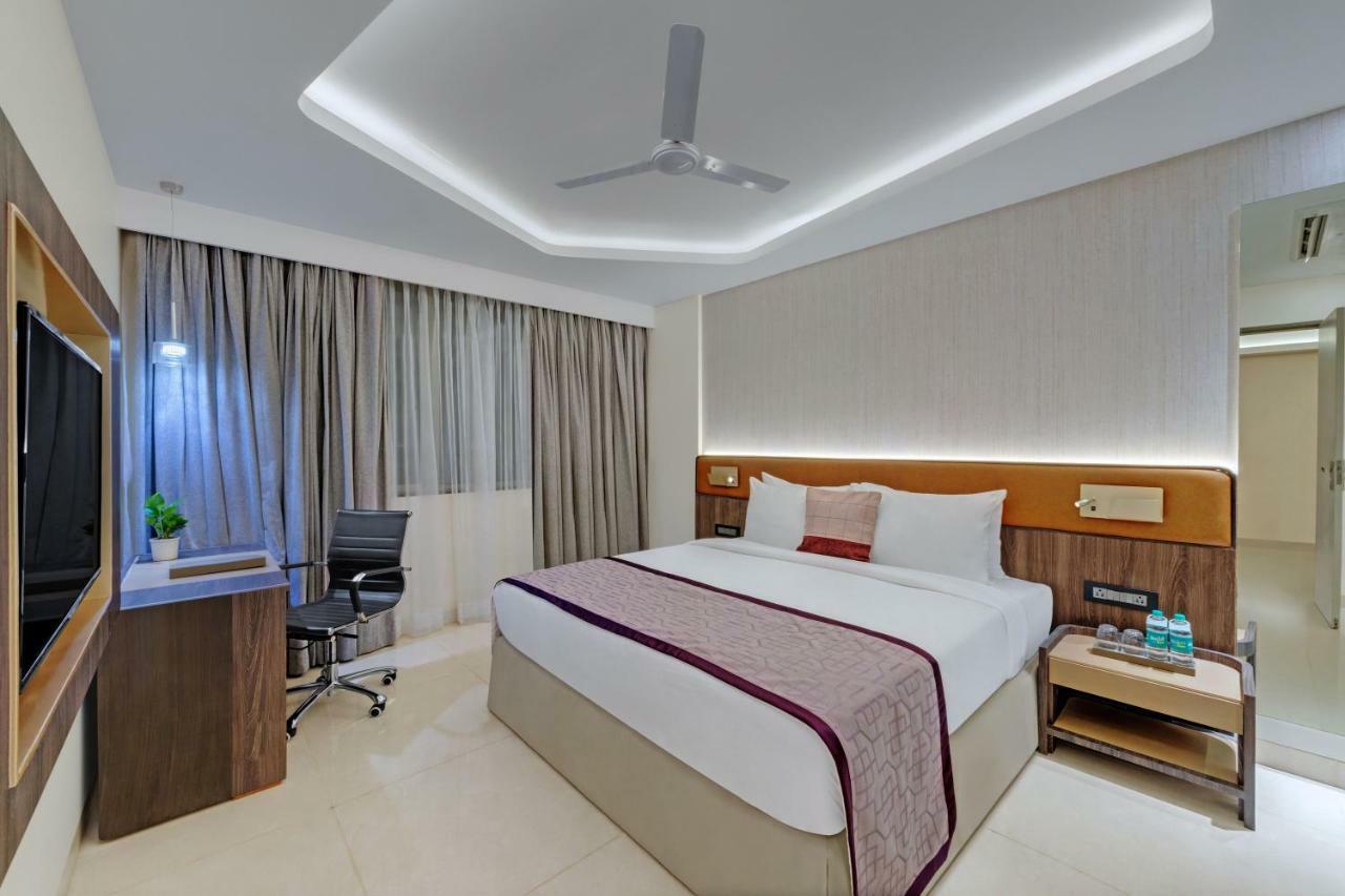 Hotel The Fern Residency Karād Extérieur photo