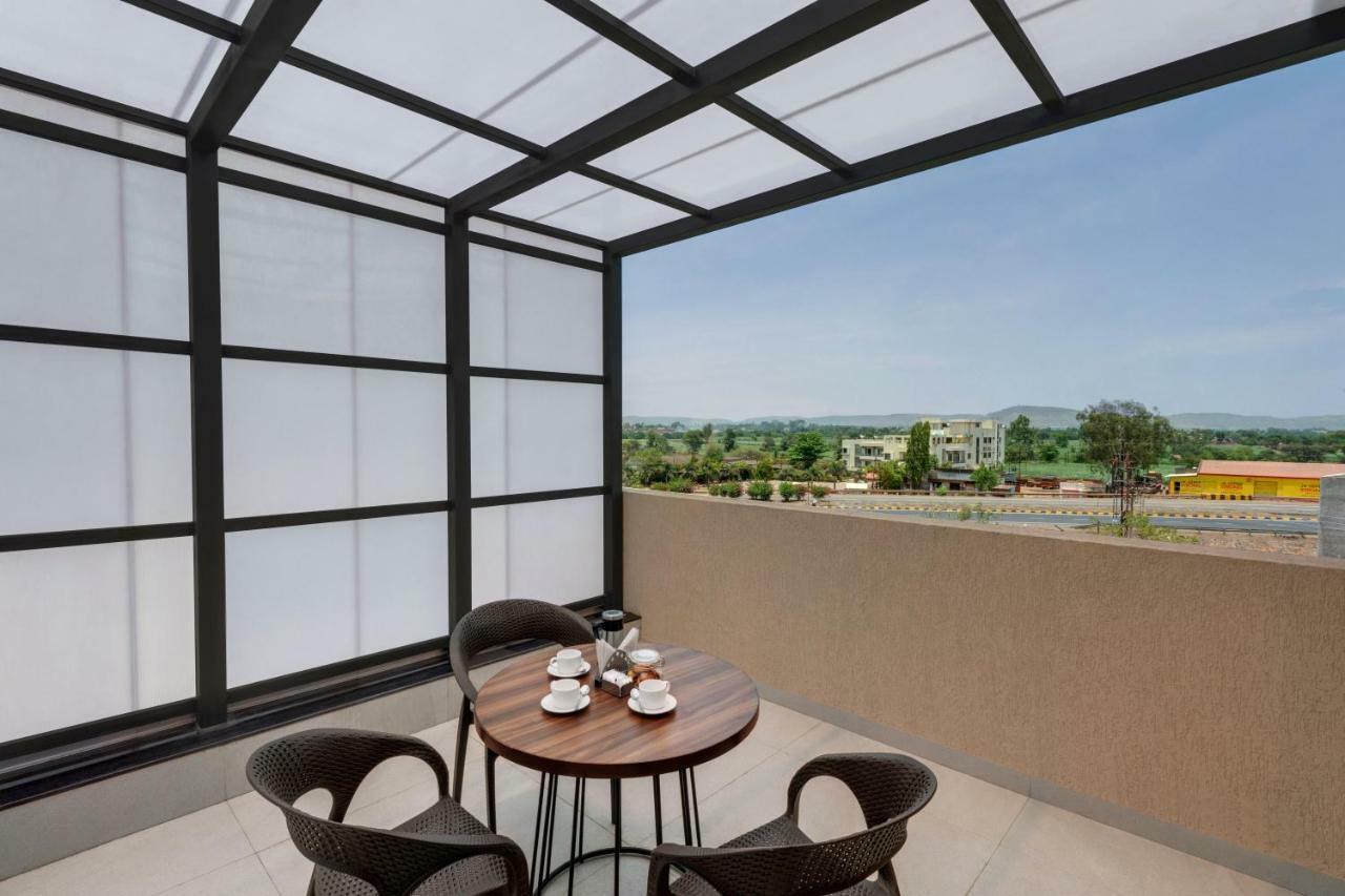 Hotel The Fern Residency Karād Extérieur photo